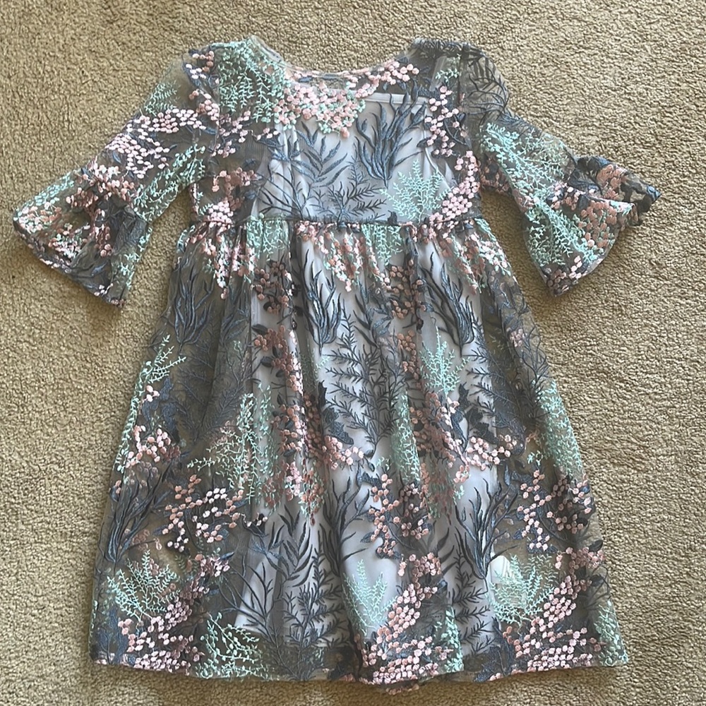 Girls dress, like new, worn once!